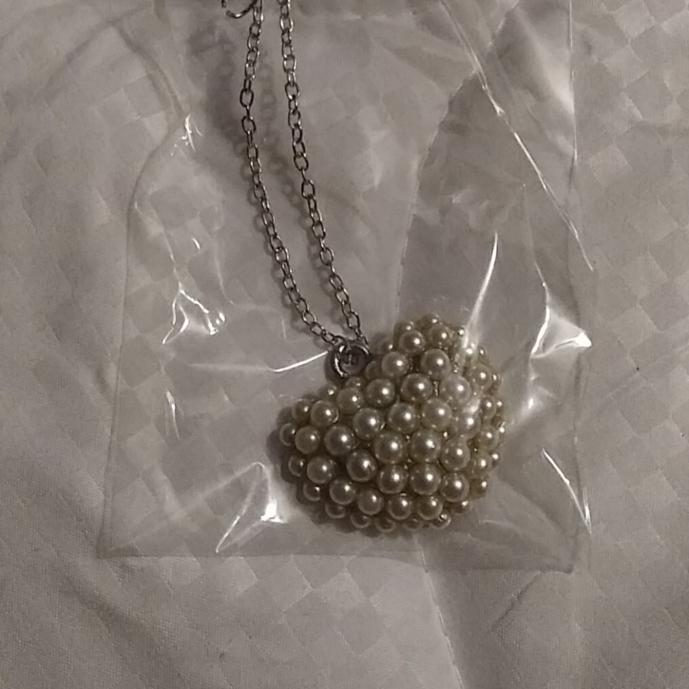 Girl's necklace and earring set